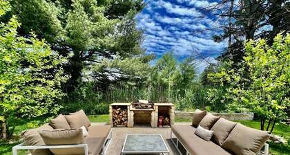 Cozy Luxury Bungalow with Hot Tub & EV Charger