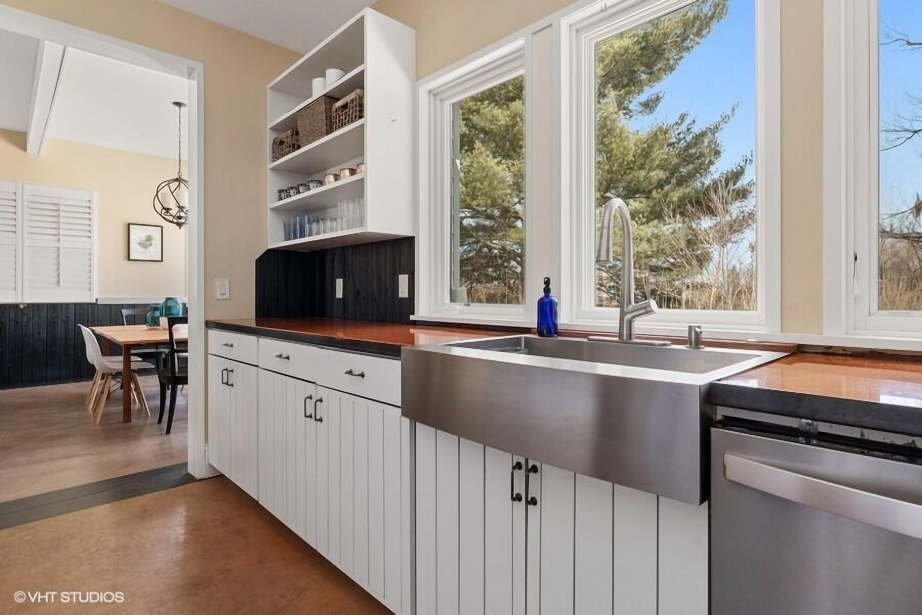 Cozy Bungalow w/ EV Charger and Hot Tub, Near Beaches