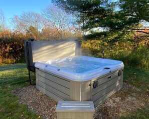 Outdoor spa tub - Cozy Luxury Bungalow w/ Hot Tub, EV Charger (Harbert)