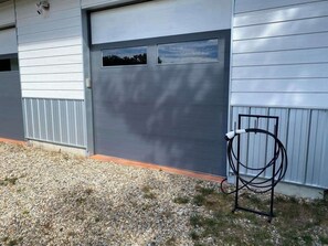 Property grounds - Cozy Luxury Bungalow w/ Hot Tub, EV Charger (Harbert)