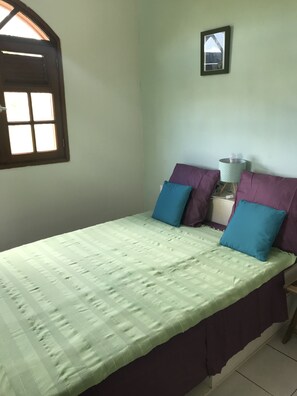 3 bedrooms, WiFi, bed sheets - Caribbean villa close to the sea, with private pool. Autonomous arrival (Sainte-Anne)