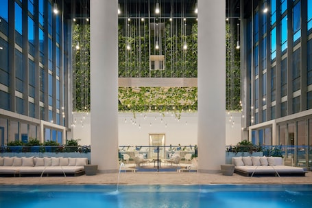 Una piscina techada. Sentral Michigan Avenue