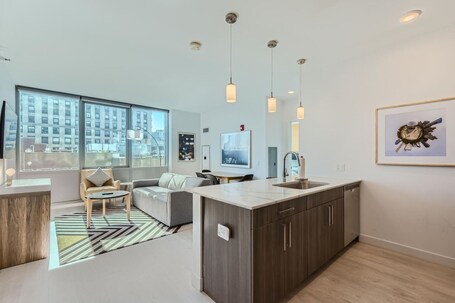 Sentral Michigan Avenue - Image 6