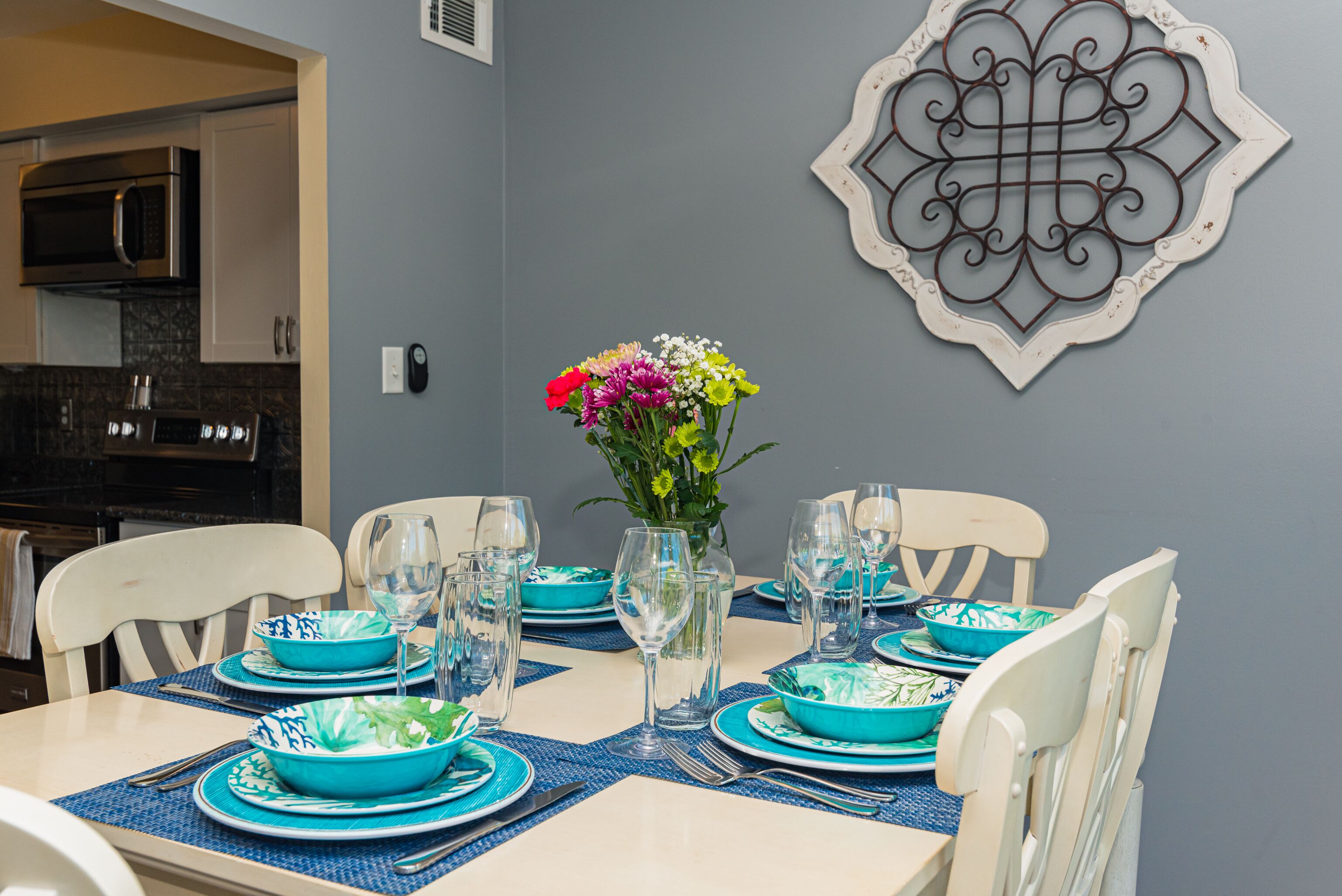 2 BR 2 Bath Penthouse Condo, OUTDOOR POOL, Quiet Area- N. Ocean City