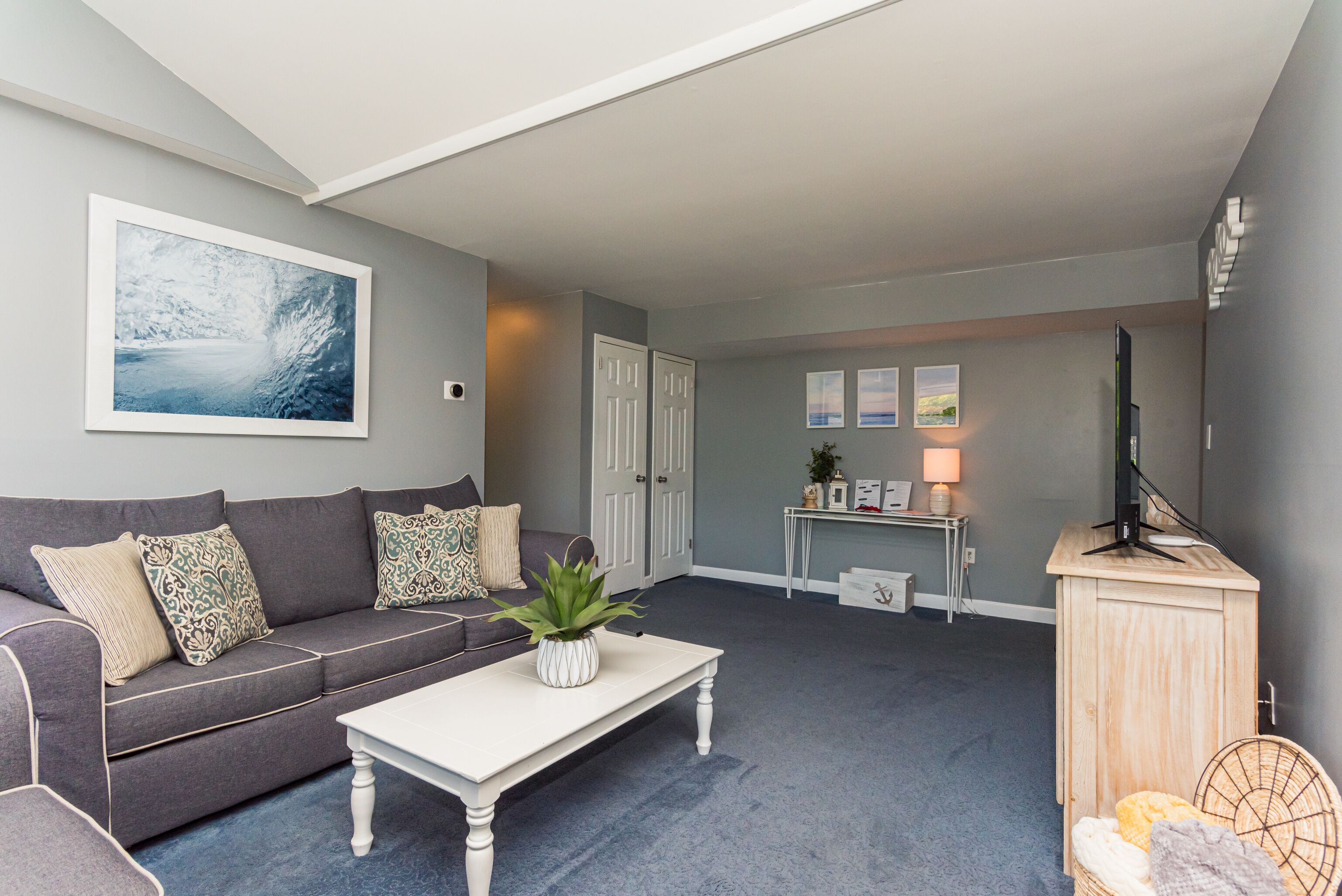 2 BR 2 Bath Penthouse Condo, OUTDOOR POOL, Quiet Area- N. Ocean City