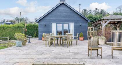 2 bedroom accommodation in Whitechapel, near Preston