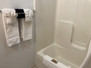 Combined shower/tub, hair dryer, towels, soap - Hotel Pratt- Cooperstown, NY- Baseball Central- Downtown- (Cooperstown)