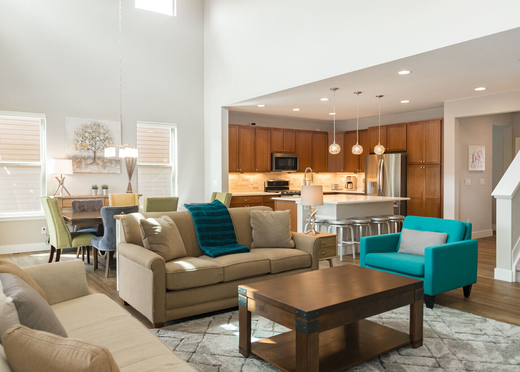 Brand New Luxury Mountain Home- Hot Tub, 3 King Beds, Bunk Beds, EVS car charger