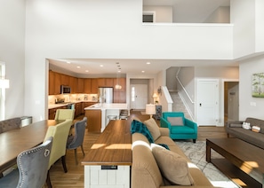Smart TV, fireplace - Brand New Luxury Mountain Home- Hot Tub, 3 King Beds, Bunk Beds, EVS car charger (Granby)