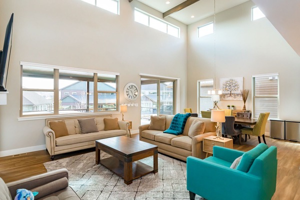 Open floorplan, with ample seating