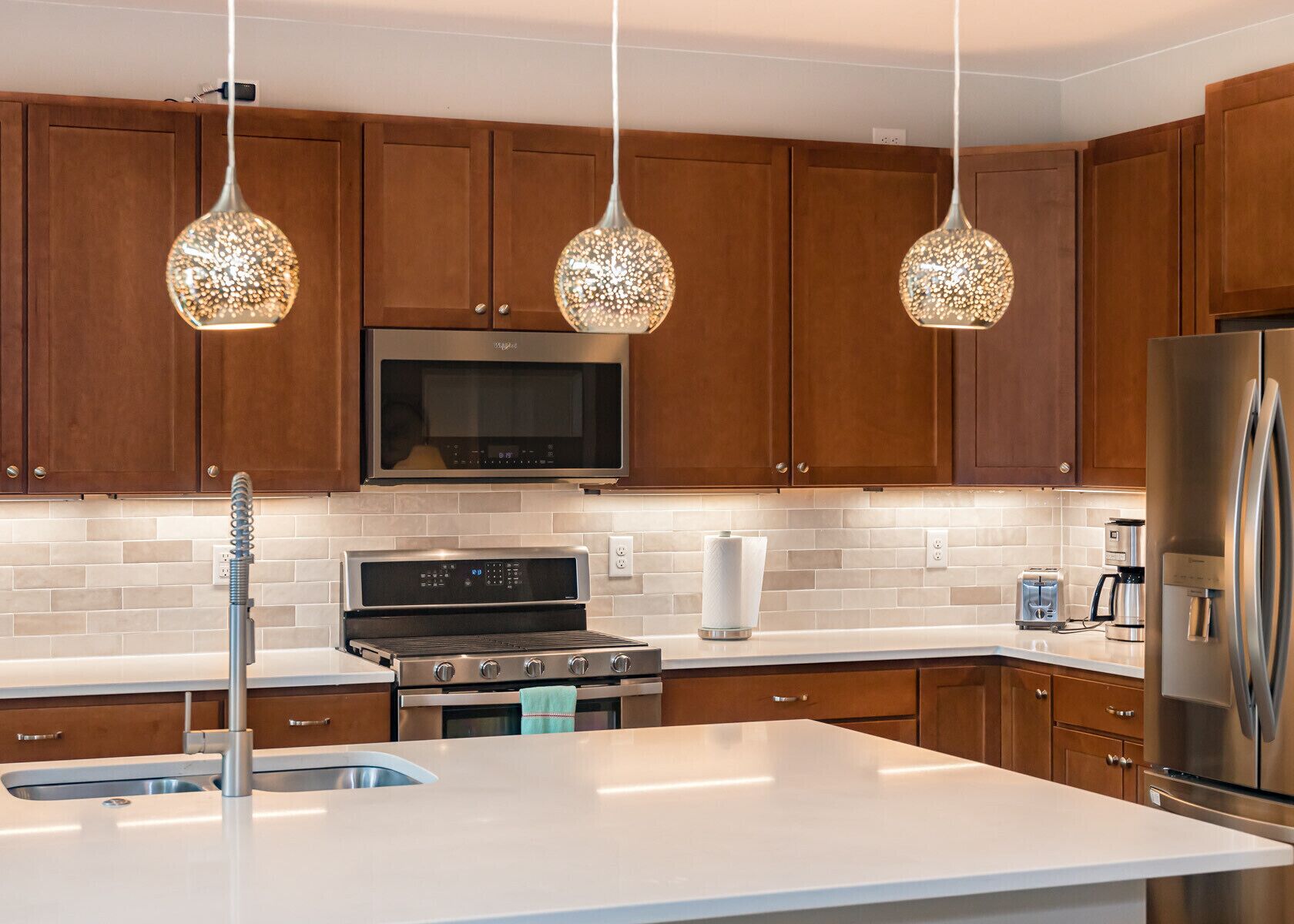 Brand New Luxury Mountain Home- Hot Tub, 3 King Beds, Bunk Beds, EVS car charger