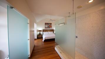 Villa | 2 bedrooms, iron/ironing board, free WiFi, bed sheets