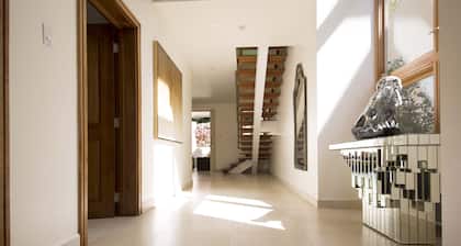 Luxury 3-bed Villa, St James, Near Beach & Gym