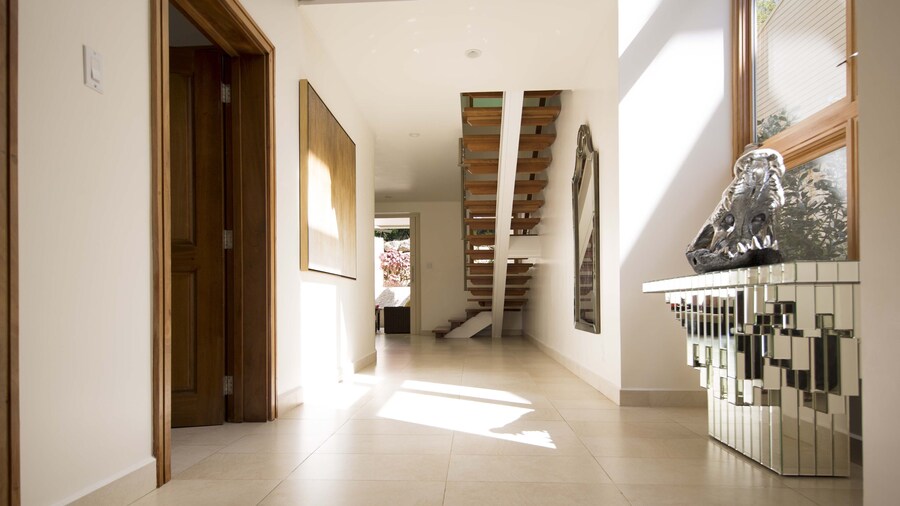 Luxury 3-bed Villa, St James, Near Beach & Gym