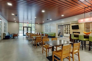 Free daily continental breakfast