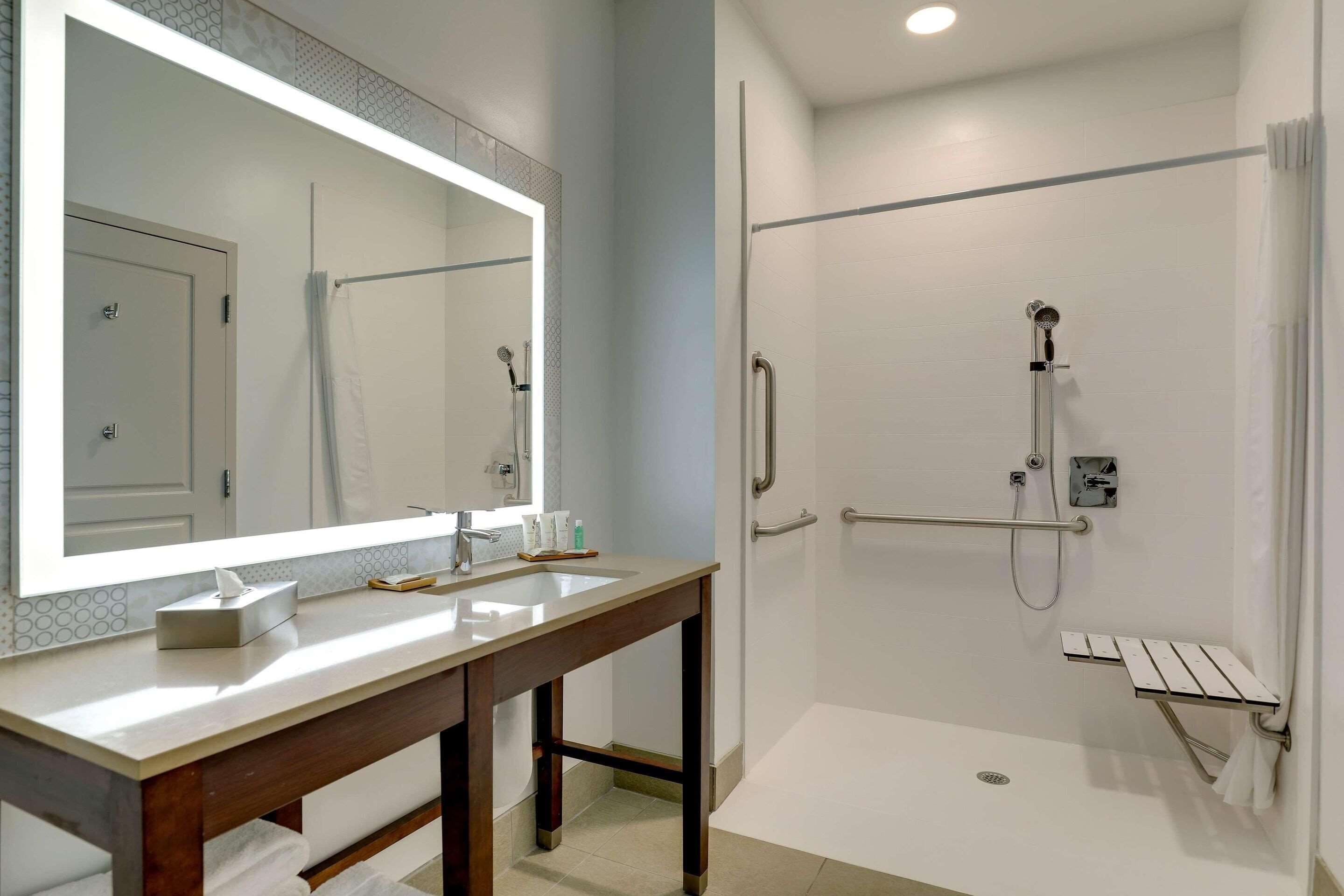 room, 1 king bed, non smoking (roll-in shower) | bathroom | rainfall showerhead, towels