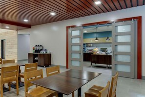 Free daily continental breakfast - Country Inn & Suites by Radisson, Cumming near Northside Hospital Forsyth (Cumming)