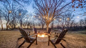 A fire pit surrounded by Adirondack chairs in an outdoor setting. - Relax by fire pit - Walk to Lake (Little Elm)