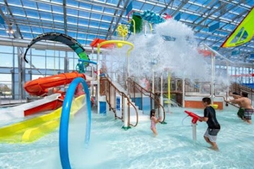 Relax by fire pit - Walk to Lake