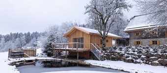 das Forsthaus - historischer Hof mit Sauna & Weiher inmitten einer Waldlichtung