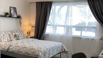 1 bedroom, desk, free WiFi, bed sheets