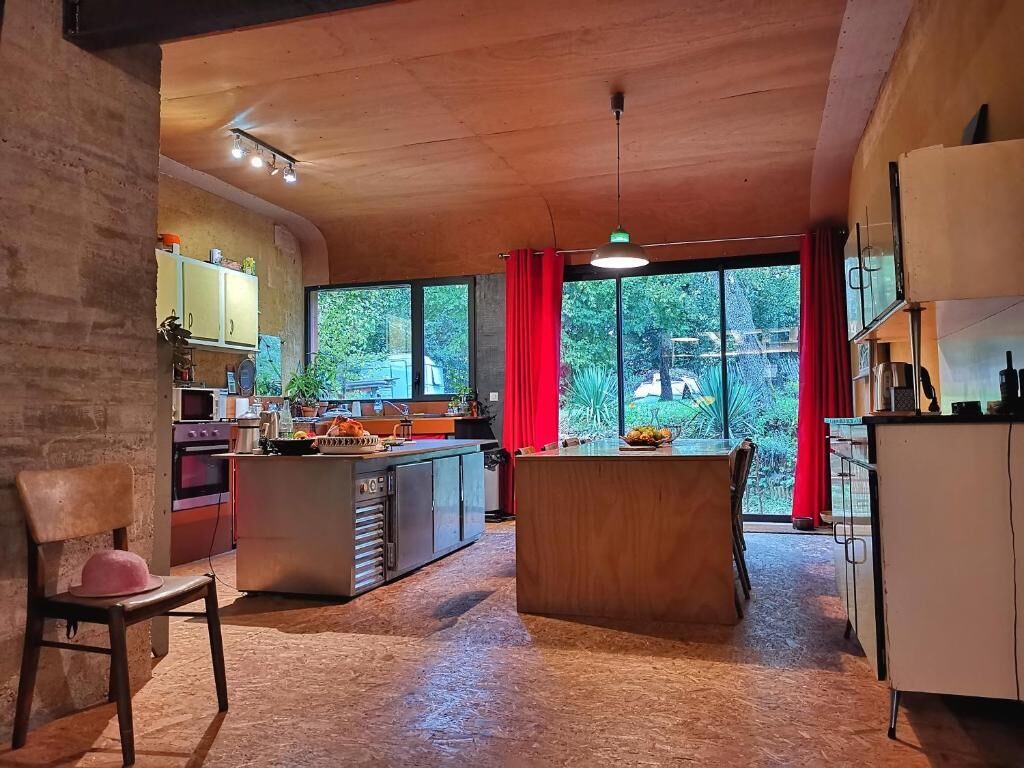 La Maison des Forges, vast atypical country house on the edge of the forest 