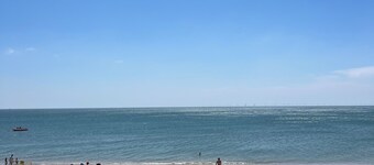 Amazing find! Elm Tree sleeps 10, hot tub & sauna. Near glyndbourne & lewes