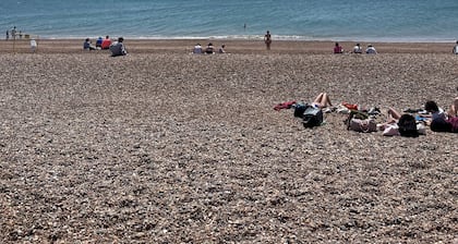 Amazing find! Elm Tree sleeps 10, hot tub & sauna. Near glyndbourne & lewes