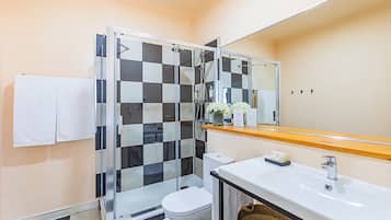 Superior Room | Bathroom