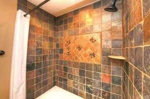 Combined shower/tub, jetted tub, hair dryer, towels