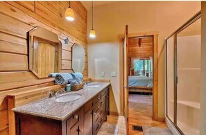 Badekar, håndklæder, Sæbe, Toiletpapir