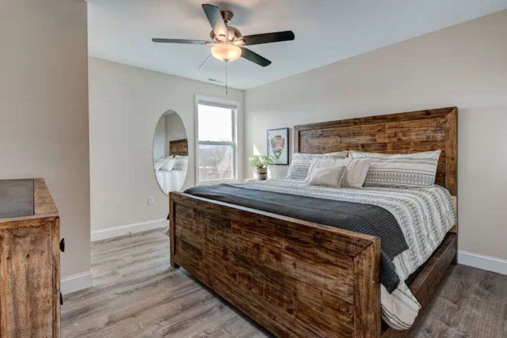 3 bedrooms, travel crib, WiFi (free), bed sheets
