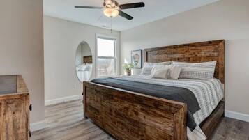3 bedrooms, travel crib, WiFi (free), bed sheets
