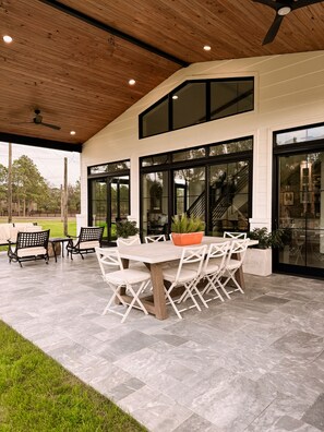 تناو ل الطعام بالخارج