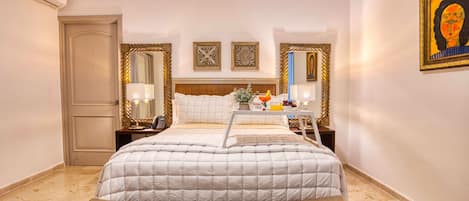 Deluxe Room | Egyptian cotton sheets, premium bedding, minibar, desk