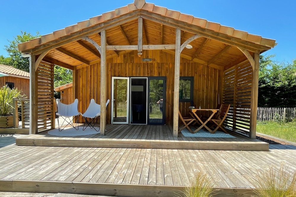 Pleasant quiet chalet in the pine forest