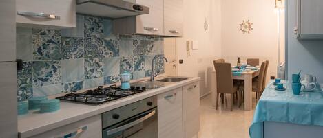 Refrigerador, horno, parrilla de estufa y lavavajillas