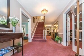 Interior - VacationHouse Eastern Sunrise Rm Queen .5 bath (Ulster Park)