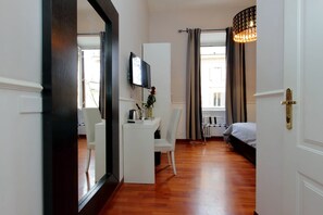 4 habitaciones, tabla de planchar con plancha y wifi gratis 