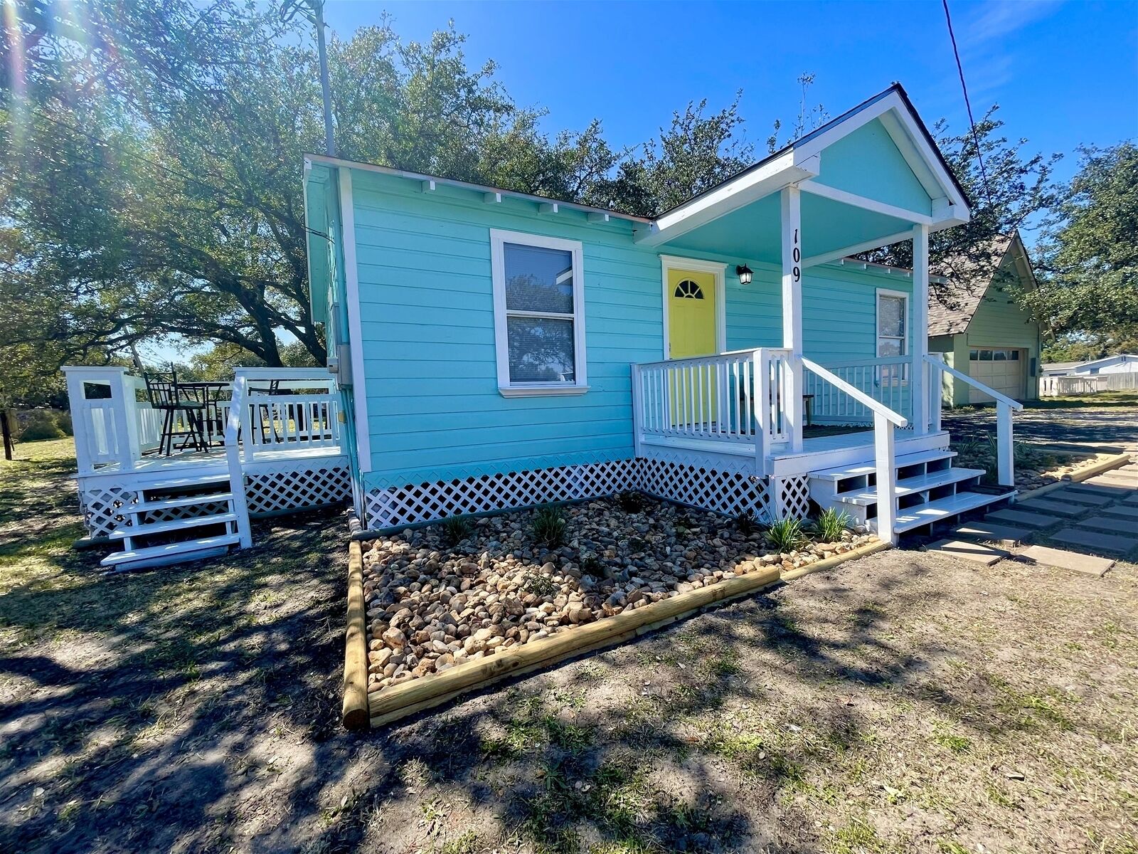 Good Vibrations on Sweetbay