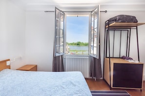 3 habitaciones, escritorio, wifi y ropa de cama 