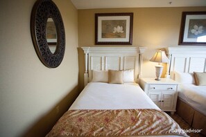 3 bedrooms, desk, iron/ironing board, travel crib