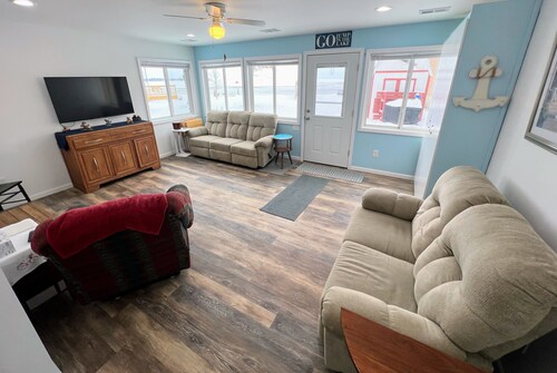 Waterfront house with sandy beach near downtown