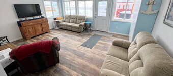 Waterfront house with sandy beach near downtown