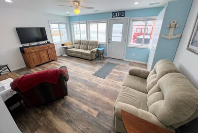 Waterfront house with sandy beach near downtown