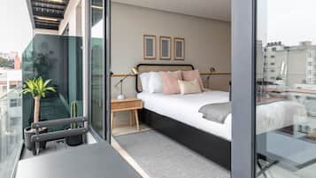 Superior Apartment with Balcony | Premium bedding, individually decorated, individually furnished, desk