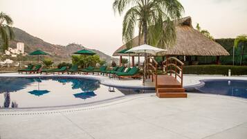 Outdoor pool, a heated pool