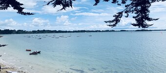 Maison traditionnelle bretonne avec piscine chauffée à 5min à pied de la plage