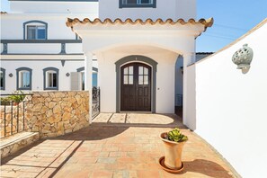 Exterior detail - The Lemon Tree Villa - group booking in Algarve (Moncarapacho)