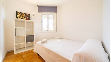 2 slaapkamers, een strijkplank/strijkijzer, gratis wifi, beddengoed